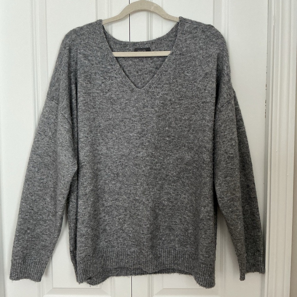 NUUDS Cozy-Knit V-Neck Sweater M